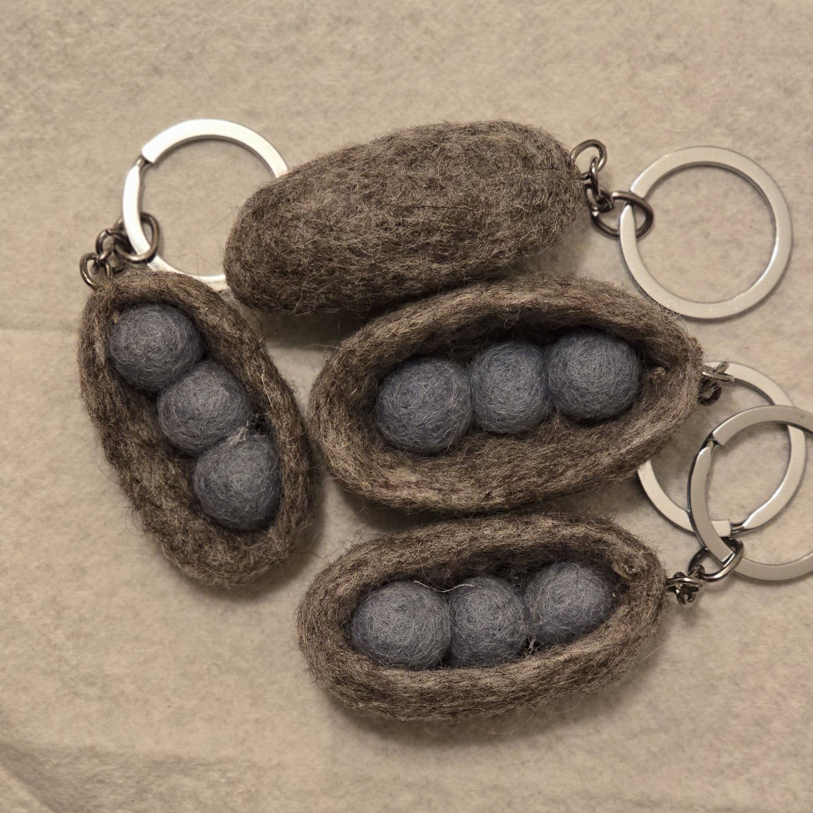 Felt Pea Pod Keyring